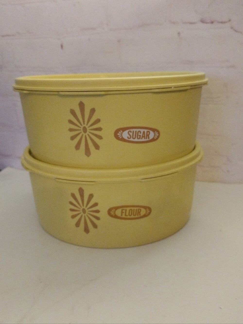 2 Tupperware Round Servalier Canisters Yellow Sunburst Flour Sugar Label Canada